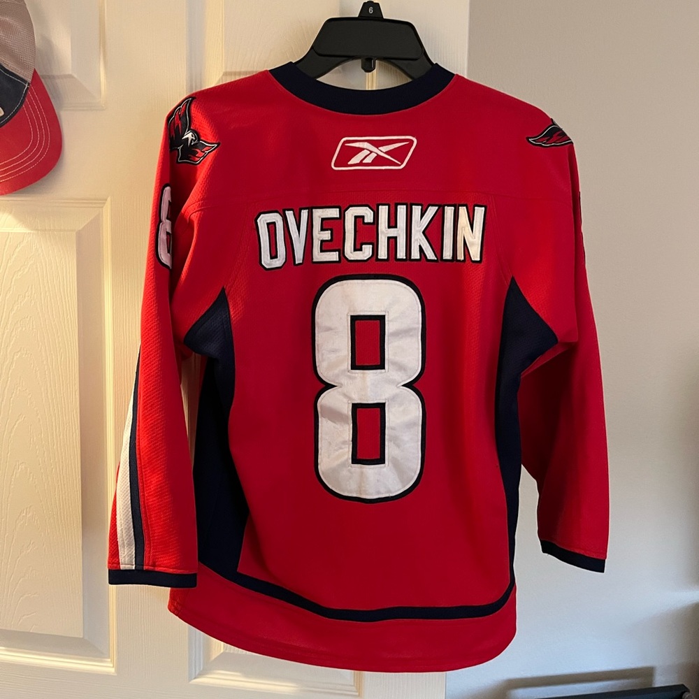 NHL Ovechekin Youth jersey (fits 13 yr old) no size listed